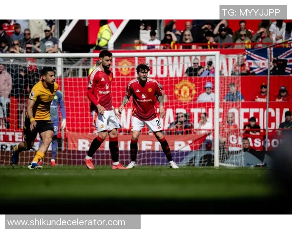 曼联友谊赛大胜热刺五球狂潮引发争议判罚热议 曼联友谊赛大胜热刺五球狂潮引发争议判罚热议