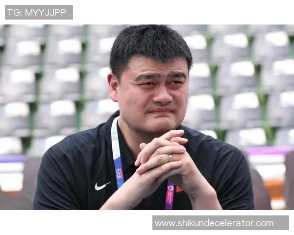 姚明黑脸图文引发热议球场背后的情绪与压力分析