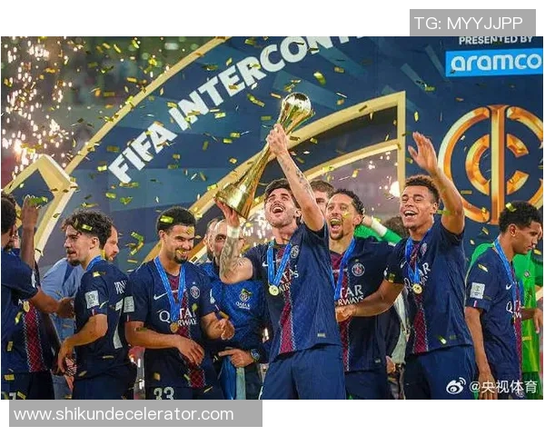 欧冠激战巴萨与巴黎圣日耳曼战平点球大战引发全场狂欢与转会传闻