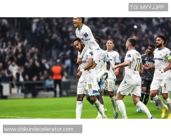 欧联杯精彩对决那不勒斯逆转里昂帽子戏法点燃全场激情