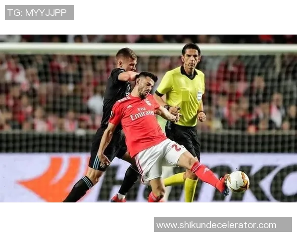 德甲精彩对决拜仁与本菲卡战成平局帽子戏法引发争议判罚热议