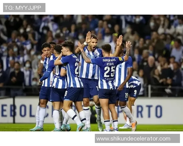 意甲焦点战尤文图斯与波尔图握手言和乌龙球成比赛转折点引发热议 意甲焦点战尤文图斯与波尔图握手言和乌龙球成比赛转折点引发热议